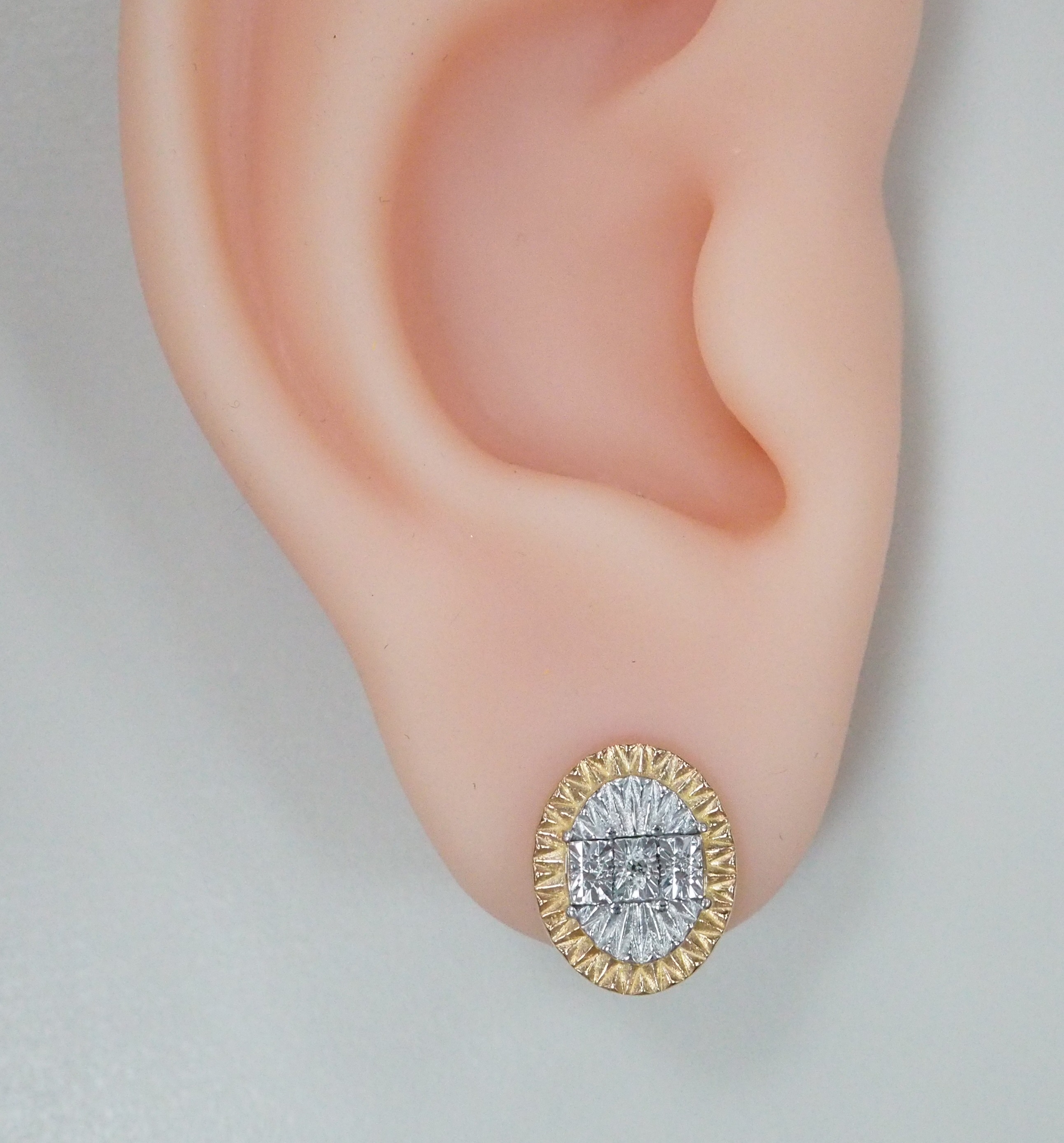 Серебряные серьги-пусеты с бриллиантами